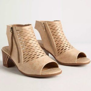 Perforated Back Strap Heel (WW) NWOT